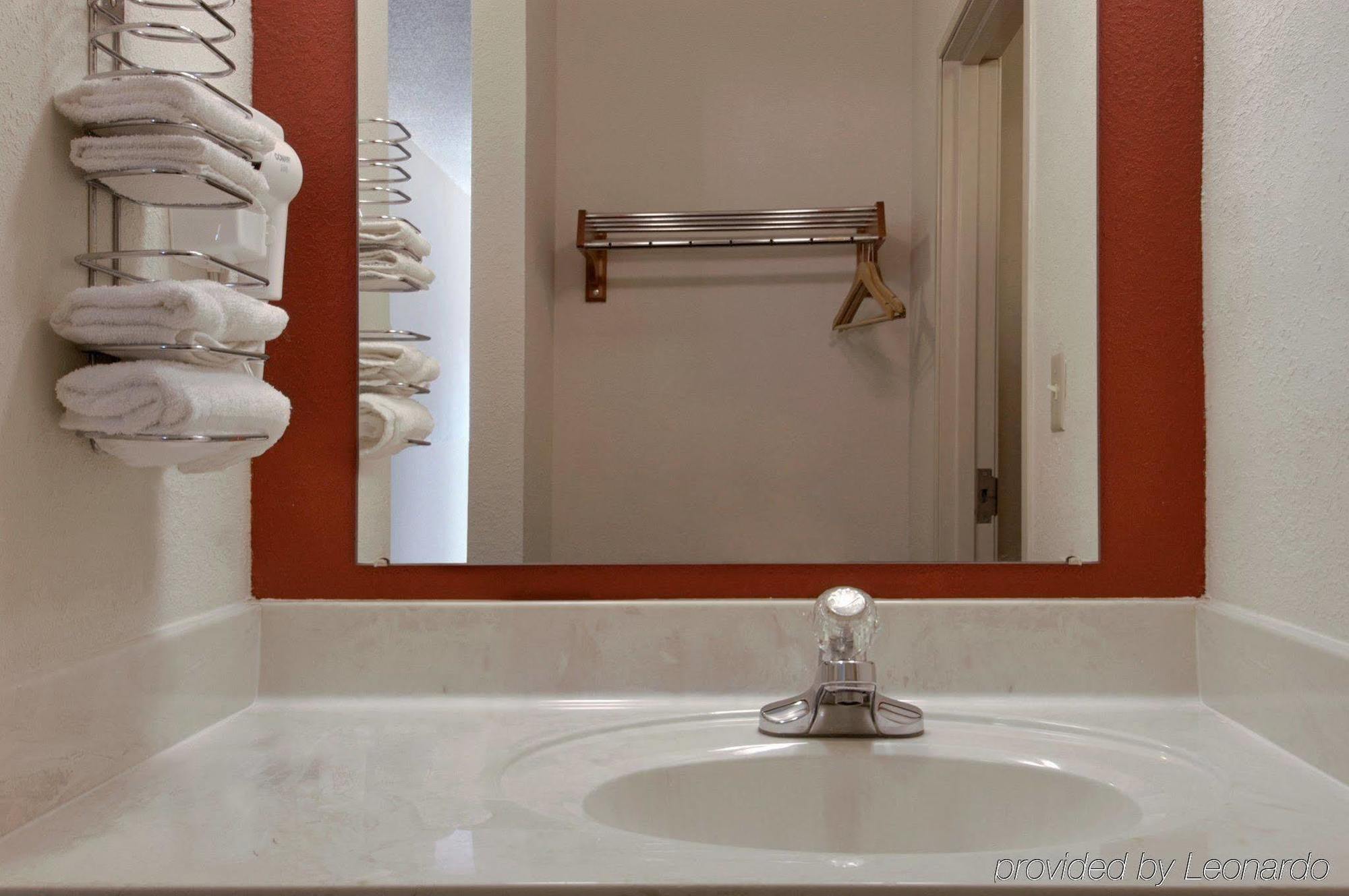 Red Roof Inn Гафни Екстериор снимка